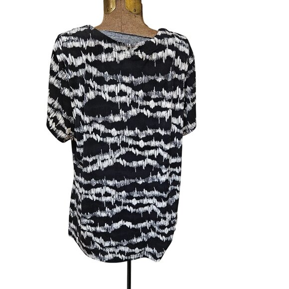 Liz Claiborne Woman 2X Black White Abstract Print Top 2X Short Sleeve Stretch - Picture 6 of 8